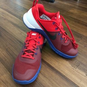 Nike Women’s 8.5 / men's 7MetCons